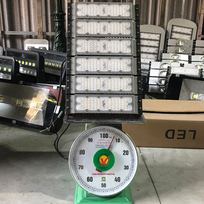 Đèn led pha module chiếu sáng Sân Pickleball BVP575 100W 200W 300W 500W 1000W