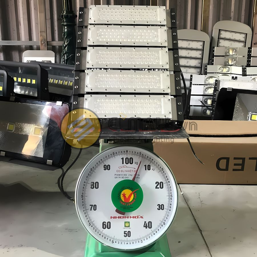 Đèn LED Pha Module Chiếu Sáng Sân Pickleball BVP575 240W